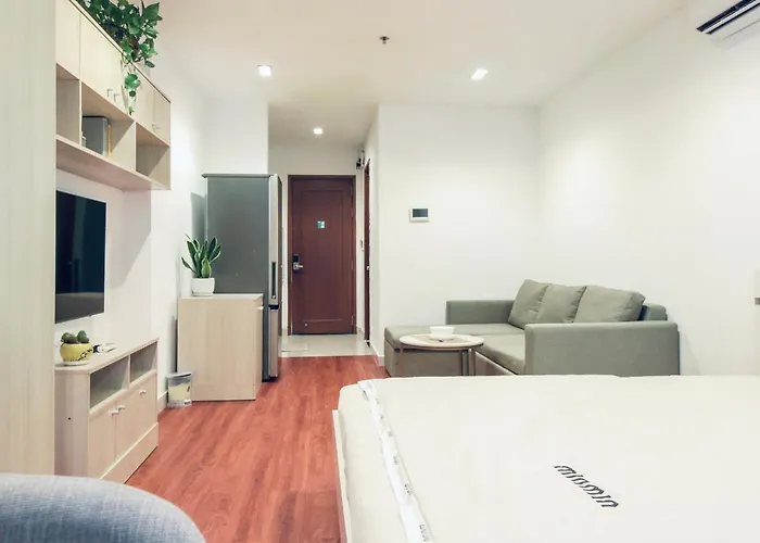 VIP-sky center- căn hộ rộng rãi, thoáng mát, yên tĩnh, tiện nghi đầy đủ - Hồ bơi miễn phí TP. Hồ Chí Minh